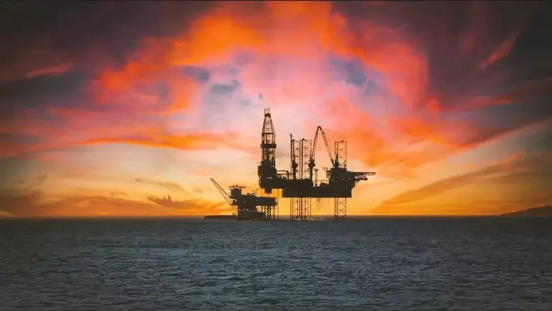 Brent торгуется выше $83 на фоне ускорения роста