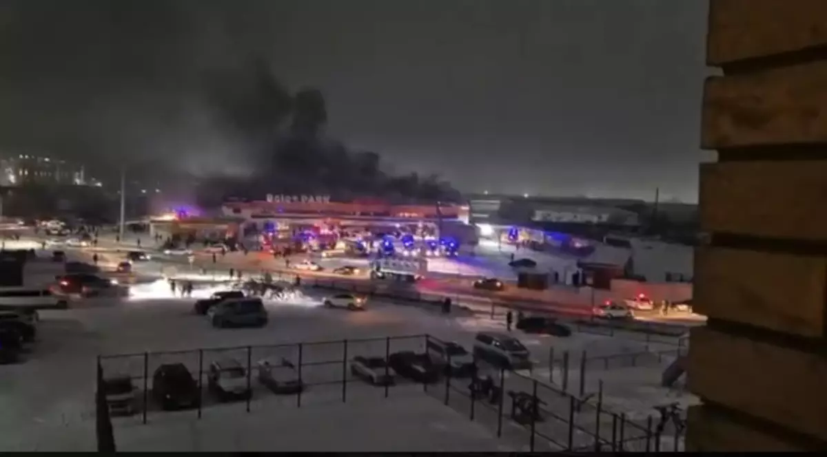 Шұғыл! Семейде балалар ойын-сауық орталығы өртеніп жатыр (ВИДЕО)