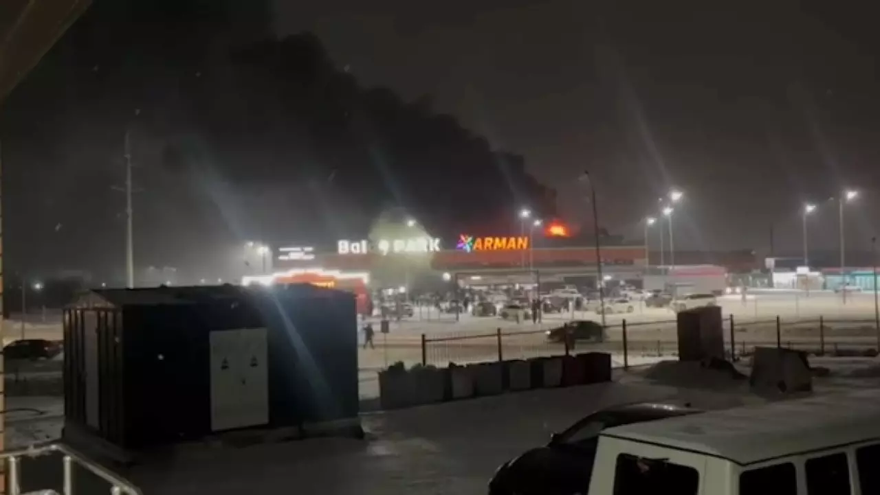 Детский развлекательный центр горит в Семее