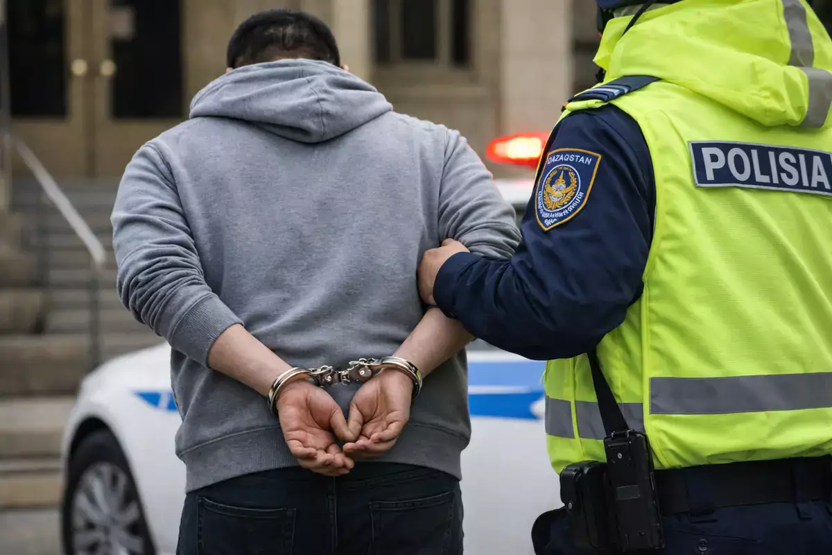 Почти 13 лет долга: алиментщика арестовали в Актау - новости на Lada.kz 03.03.2026