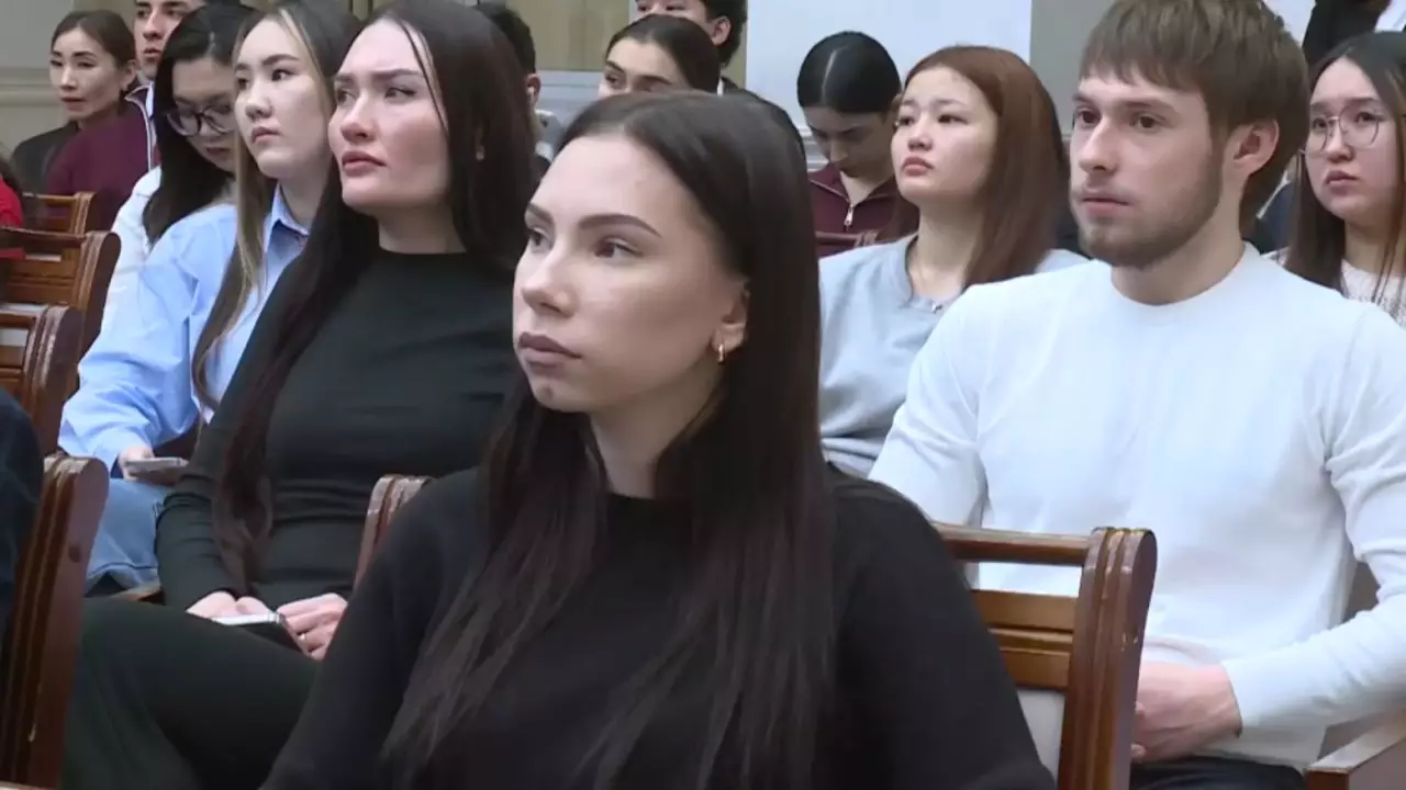 Қарағанды облысында Ассамблея жастары Ата заң жобасын талқылады