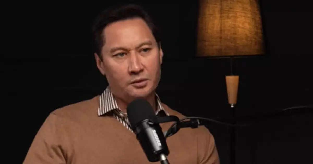   «Басқа әйел алсаң, екі дүниеде батамды бермеймін...»: танымал актер әкесінің бір ауыз сөзі қателік жасаудан сақтап қалғанын айтты   