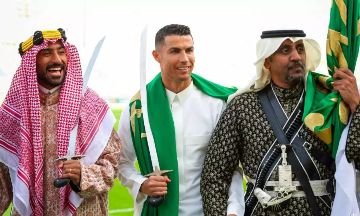 Криштиану Роналду улетел на личном самолете из-за войны на Ближнем Востоке