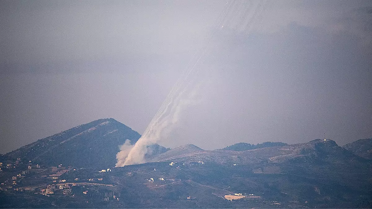 На фоне смены руководства Ирана в условиях войны "Хезболла" стремится восстановить баланс сил, отмечает эксперт.