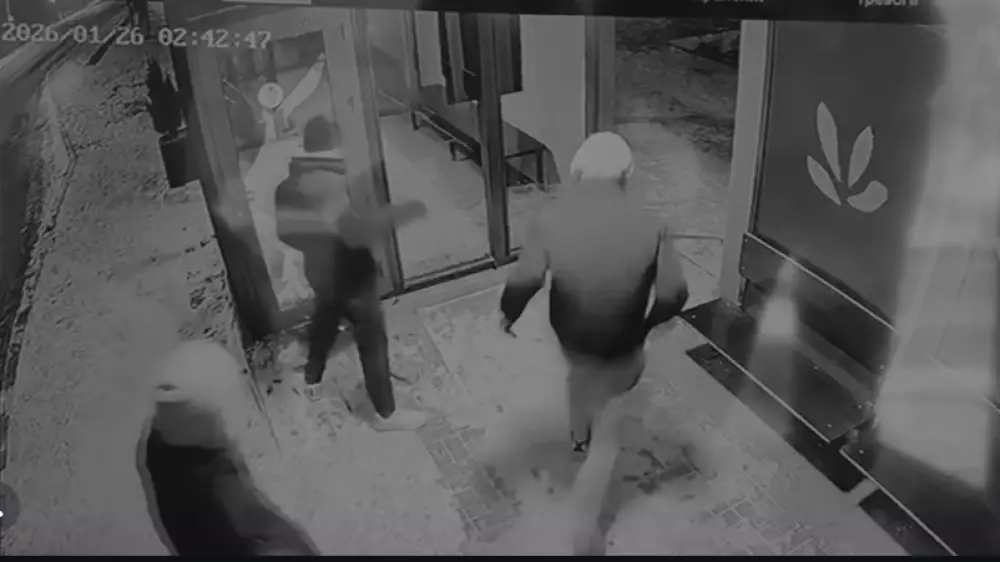 Ломай, беги, снова ломай: кто в Казахстане разбивает остановки и сколько стоит их восстановление