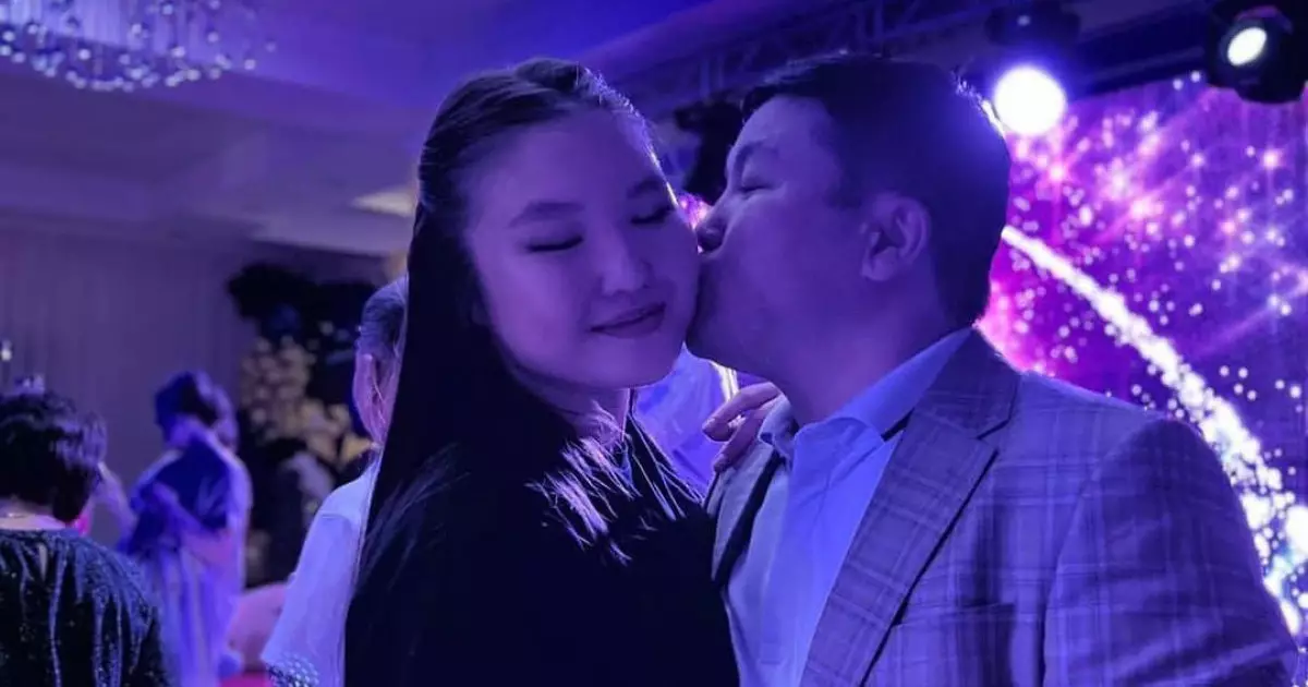  «Үйге қатты қайтқым келеді»: Тұрсынбек Қабатовтың Дубайда оқып жүрген қызы 