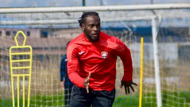 Экс-звезда "Челси" не может прилететь из Дубая в Казахстан: есть причина