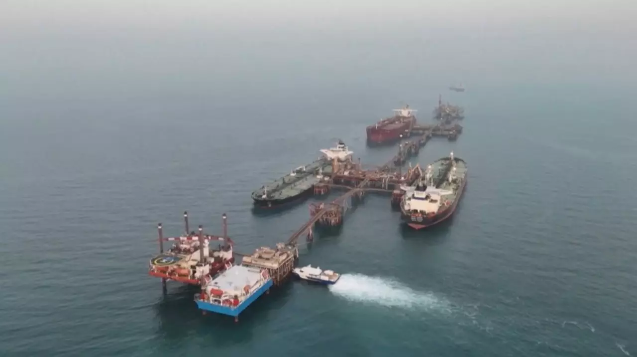 Д. Трамп: АҚШ Ормуздағы танкерлерді қорғайды