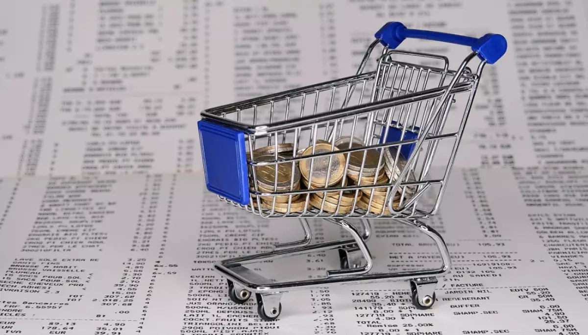 Банктердің «пайызсыз» айласы: халық табысының 60 пайызы қарыз бен азық-түлікке кетіп жатыр