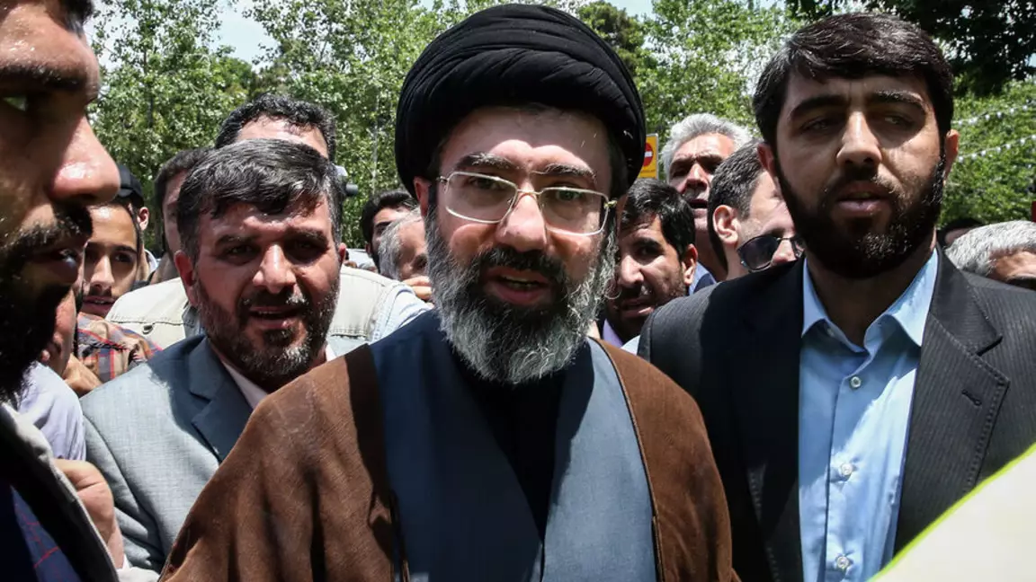 Иранның жаңа жоғарғы жетекшісі болып Хаменейдің ұлы тағайындалды