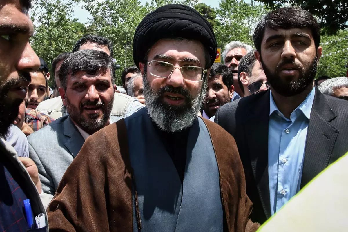 Иранда Әли Хаменеидің ұлы жаңа аятолла болып сайланды