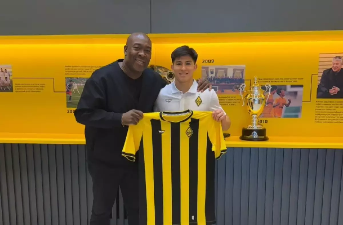 Дастан Сәтпаевты «Челси» капитанының әкесі жаттықтырады