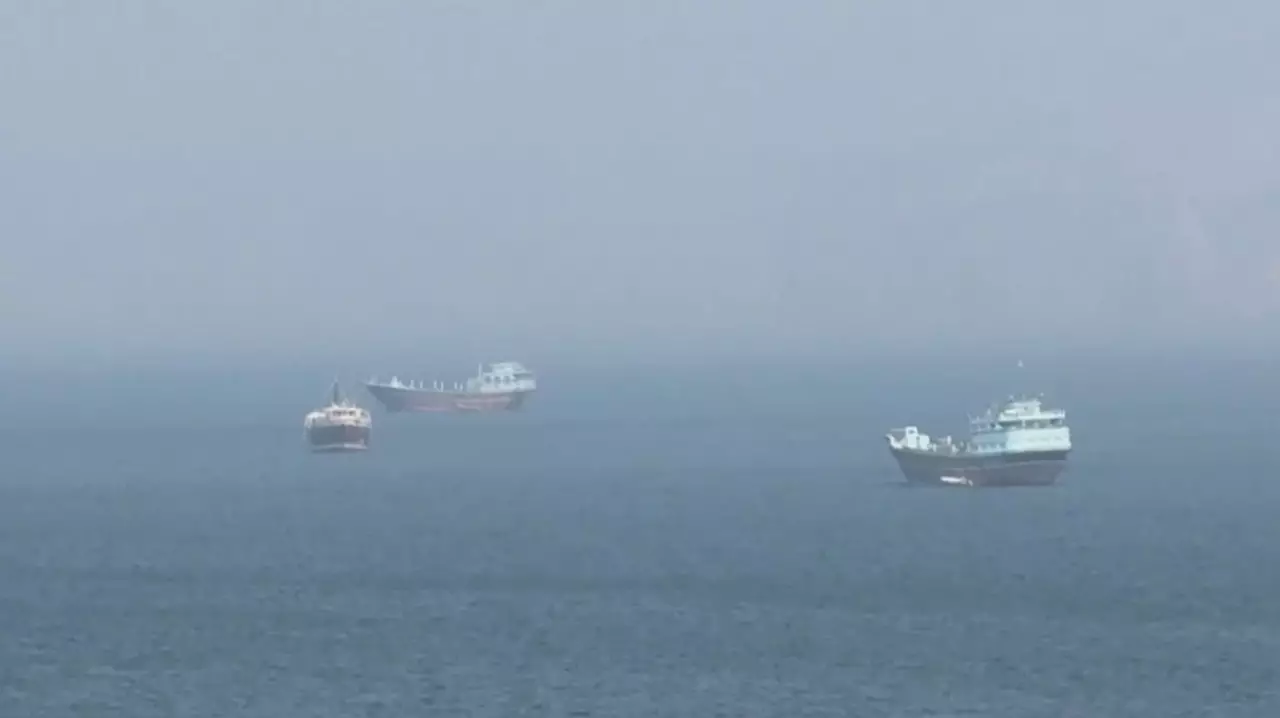 Қытай Ормуз бұғазын жаппауға шақырады