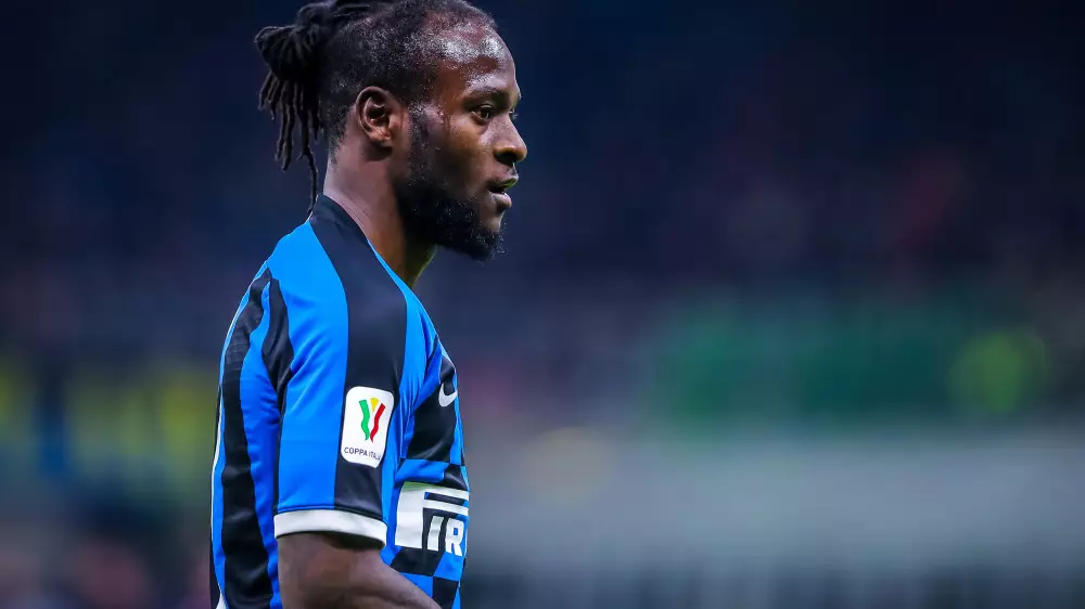 Звёздный футболист не смог прилететь из Дубая в Казахстан: в чём проблема