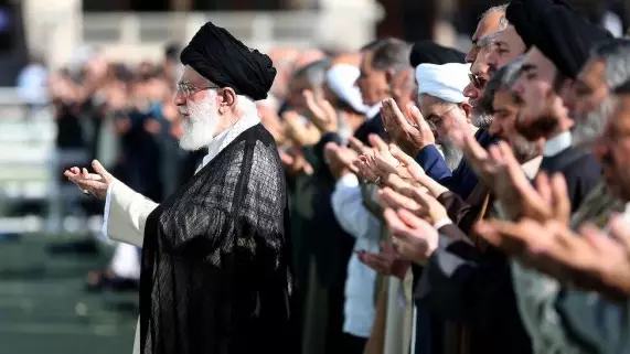 Аятолла деген кім және бұл атақ қалай беріледі?