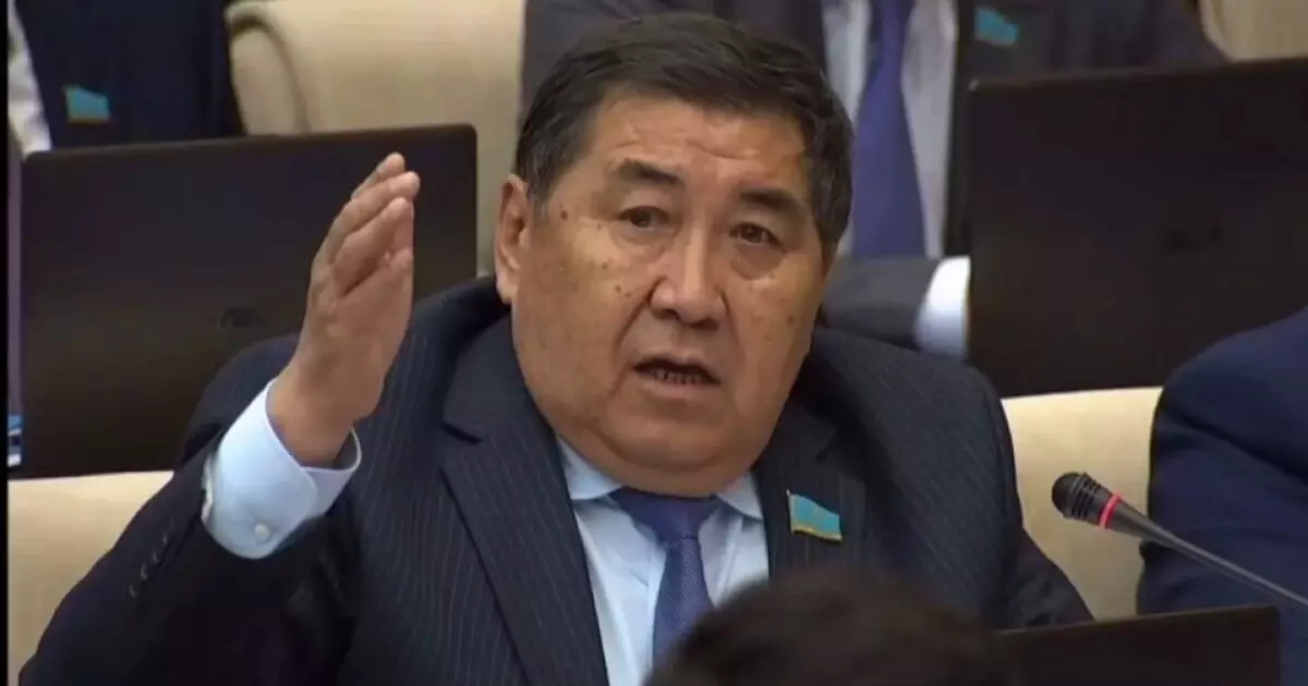  Депутат Ермұрат Бапи `суперпрезиденттік жүйеге оралу` туралы қауесетке жауап берді 