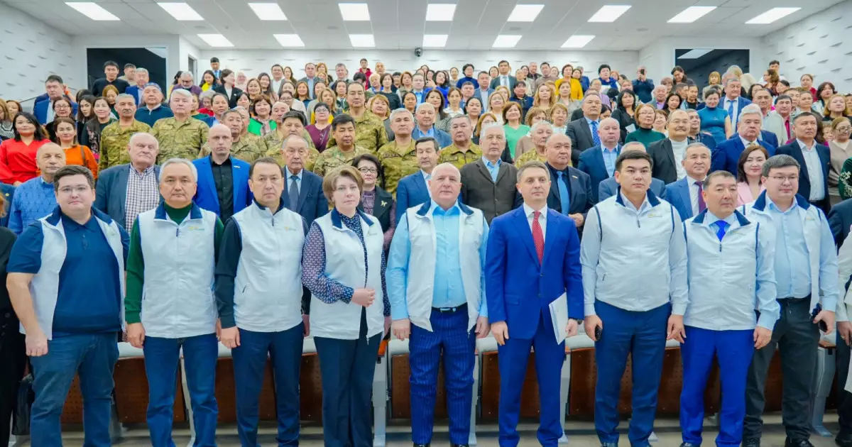   Астанада коалиция мүшелері оқытушылармен жаңа Конституция жобасын талқылады   