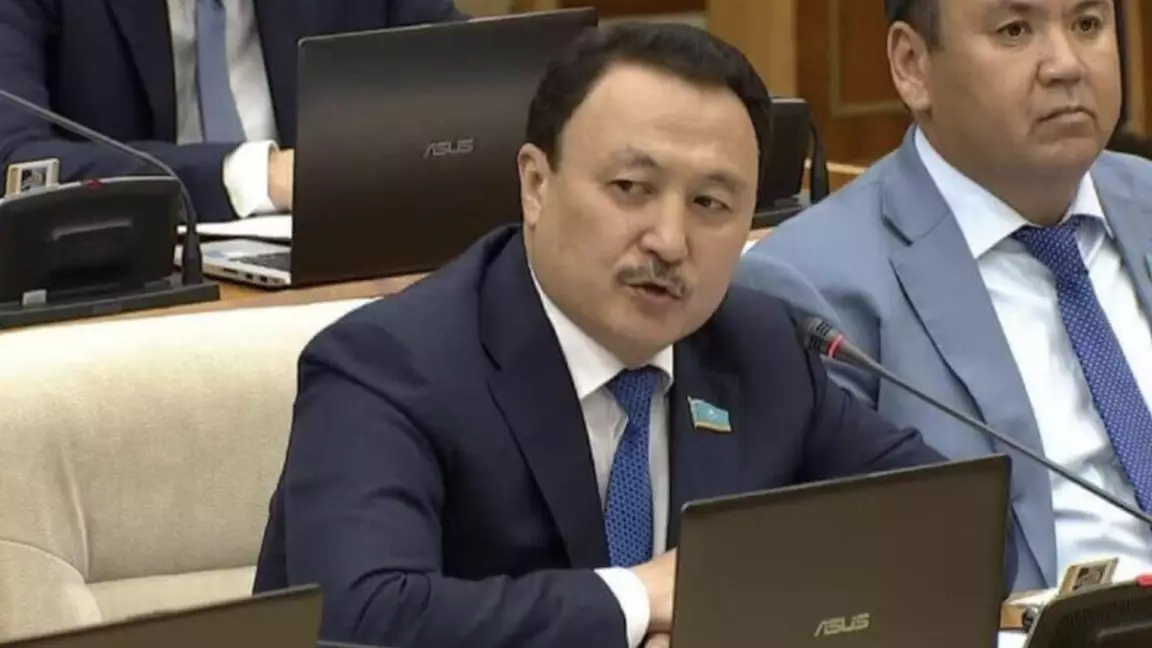 "Қашанғы өгейдің күнін кеше бермек?": депутат сауда министрі Шаққалиевке батыл үн қатты