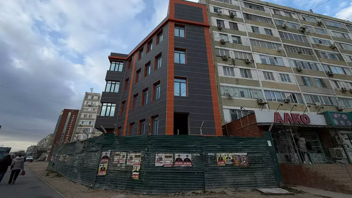Долгострой в центре Актау тревожит жителей города - новости на Lada.kz 04.03.2026