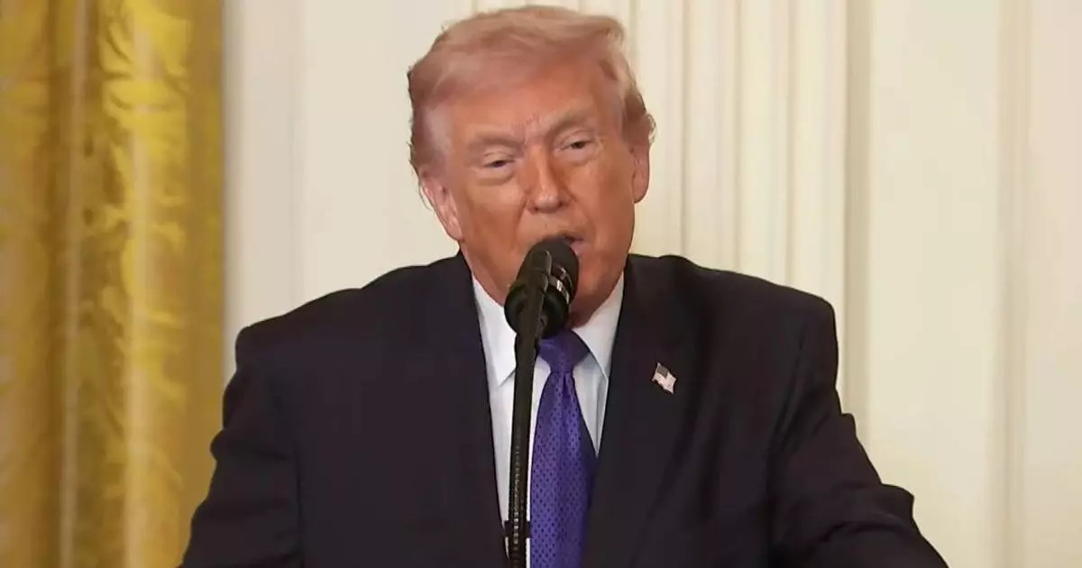  Камераға түсіп қалды: Трамптың мойнындағы ерекше белгі жұртты таңғалдырды 