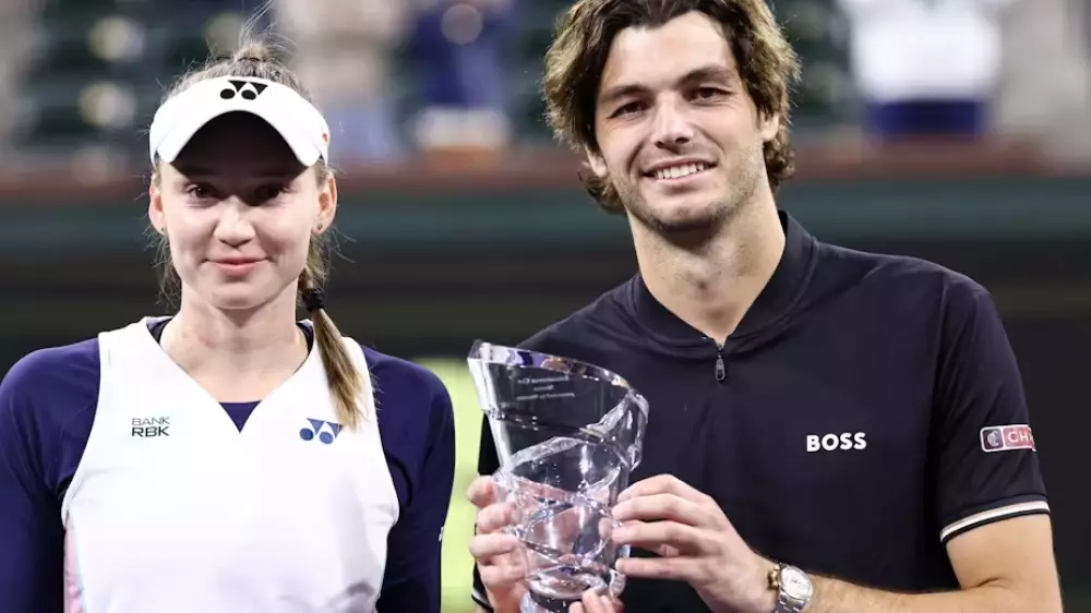 Елена Рыбакина обыграла Игу Швёнтек и выиграла турнир за 100 миллионов