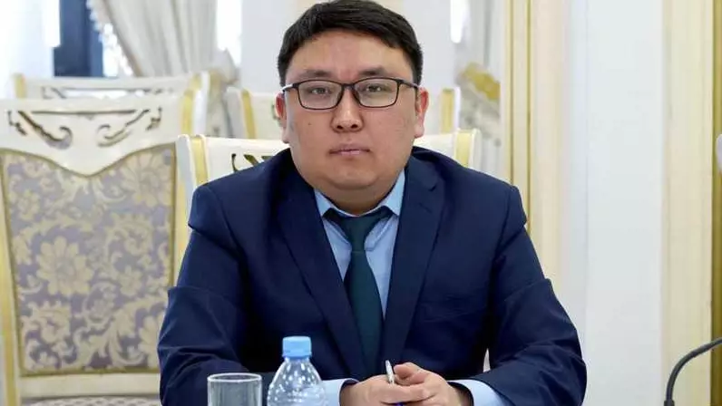 "Кей директор, завучтардың үстінен шағым түсірдім" деген Ернұр Дәуенов мәлімдеме жасады