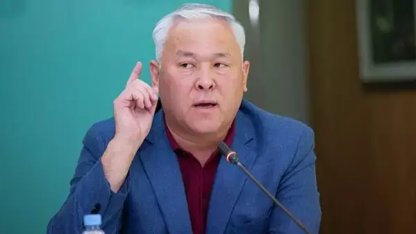 "Дін қазір барлық салаға араласып жатыр, тіпті балаларымыздың дамуына қарсы болып отыр" - депутат Мұрат Әбенов