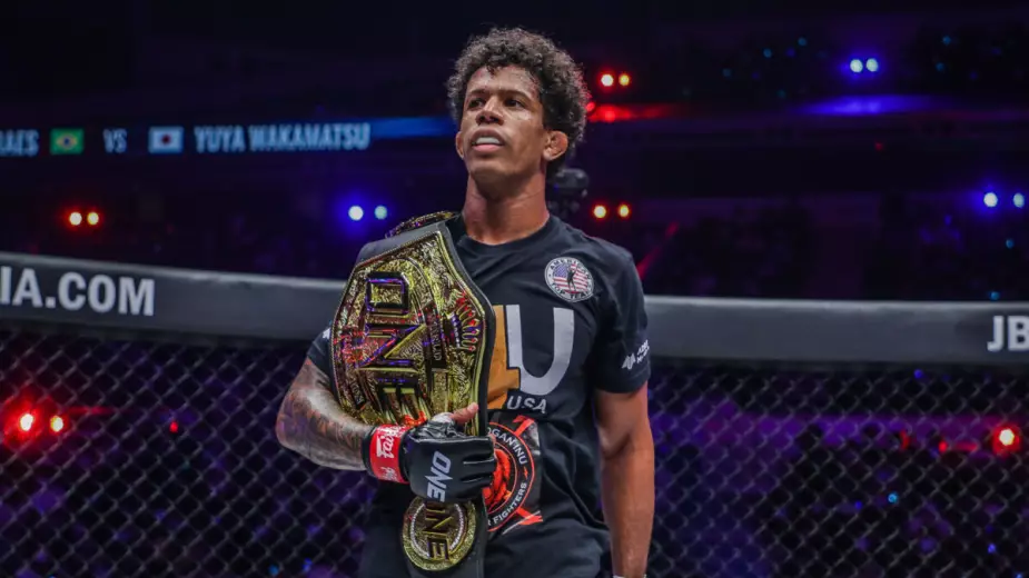 Трехкратный чемпион ONE готов перейти в UFC