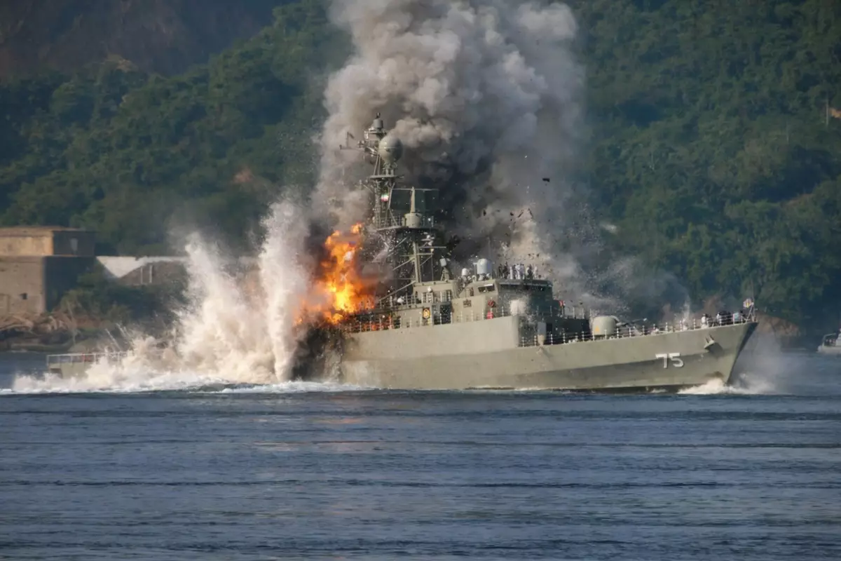 Первая торпедная атака со времен Второй мировой: США потопили иранский фрегат