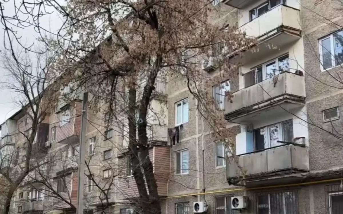 Шымкенттегі көпқабатты үйдің үш бірдей пәтерінен тұрғындардың мәйіті табылды