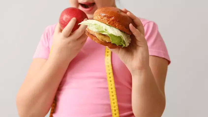 "Қимыл-қозғалыс жоқ, ұйқы дұрыс емес". Жастар мен жасөспірімдер арасында артық салмағы барлар саны 4 есе артқан