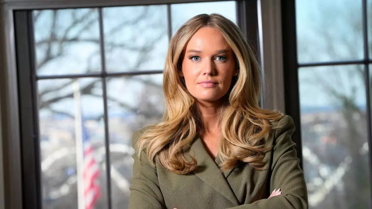 Минбезопасности США защищает Маклохлин после обвинений в том, что компания её мужа заработала миллионы на рекламных контрактах, называя их "необоснованными".