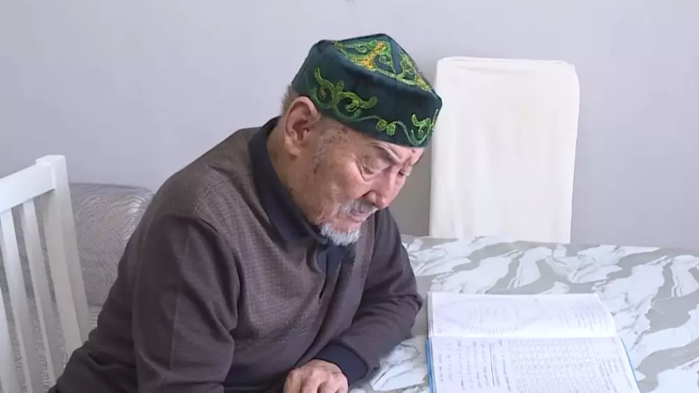 85-летний карагандинец решает сложнейшие математические задачи, не имея спецобразования