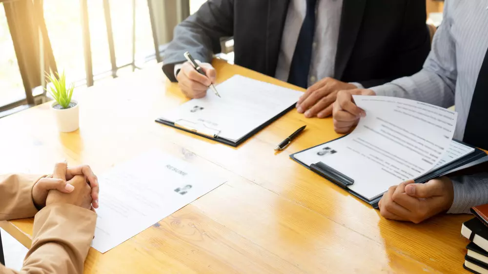 Работа за границей: МВД предупредило казахстанцев