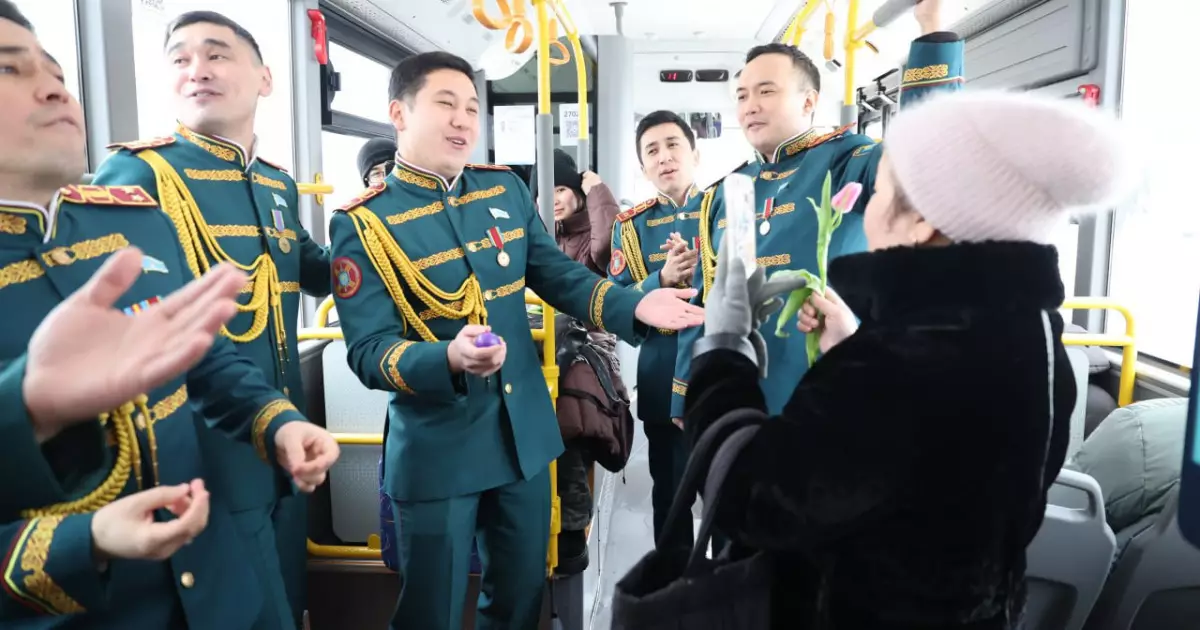   Ұлттық ұланның аңызға айналған ерлер хоры елордалық аруларды құттықтады   