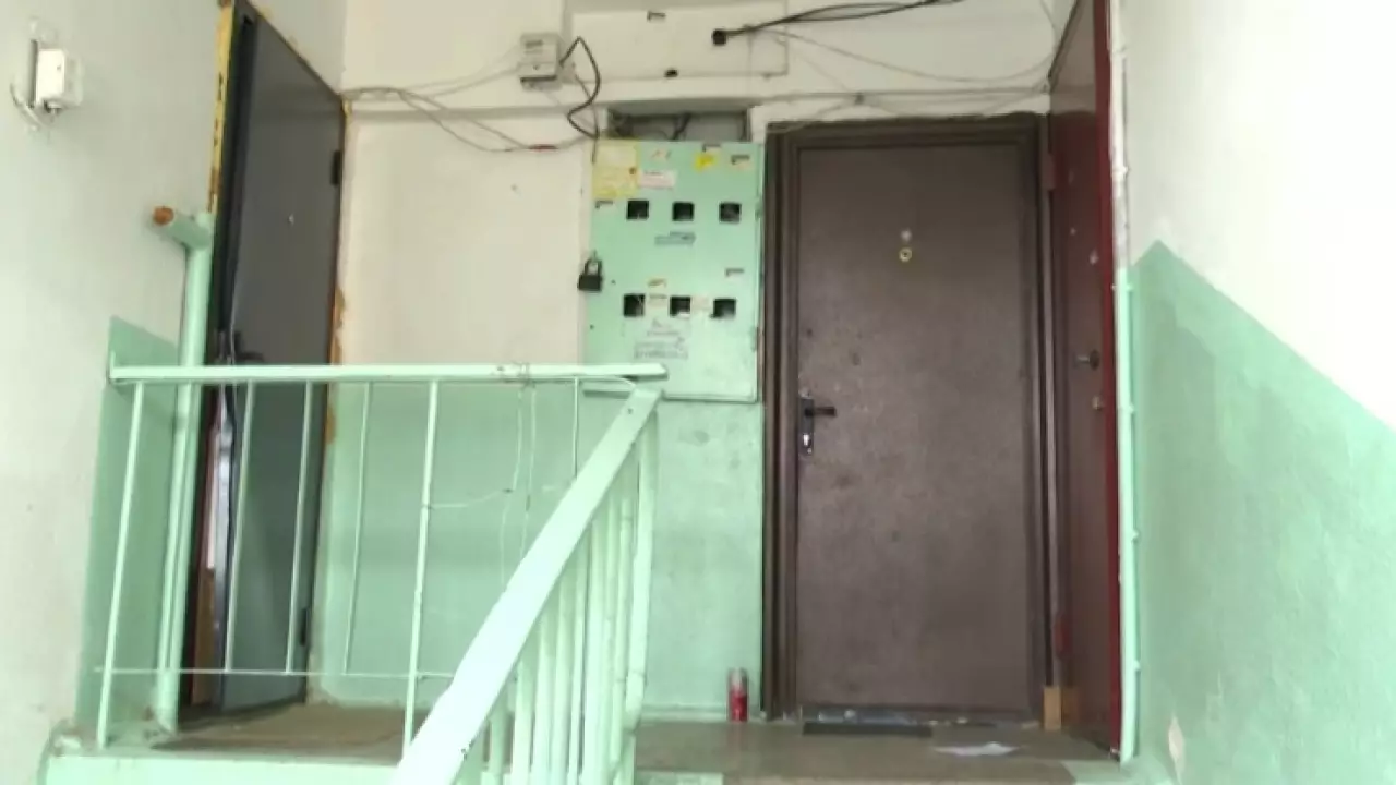 Тела 4 жильцов обнаружили в одном подъезде в Шымкенте