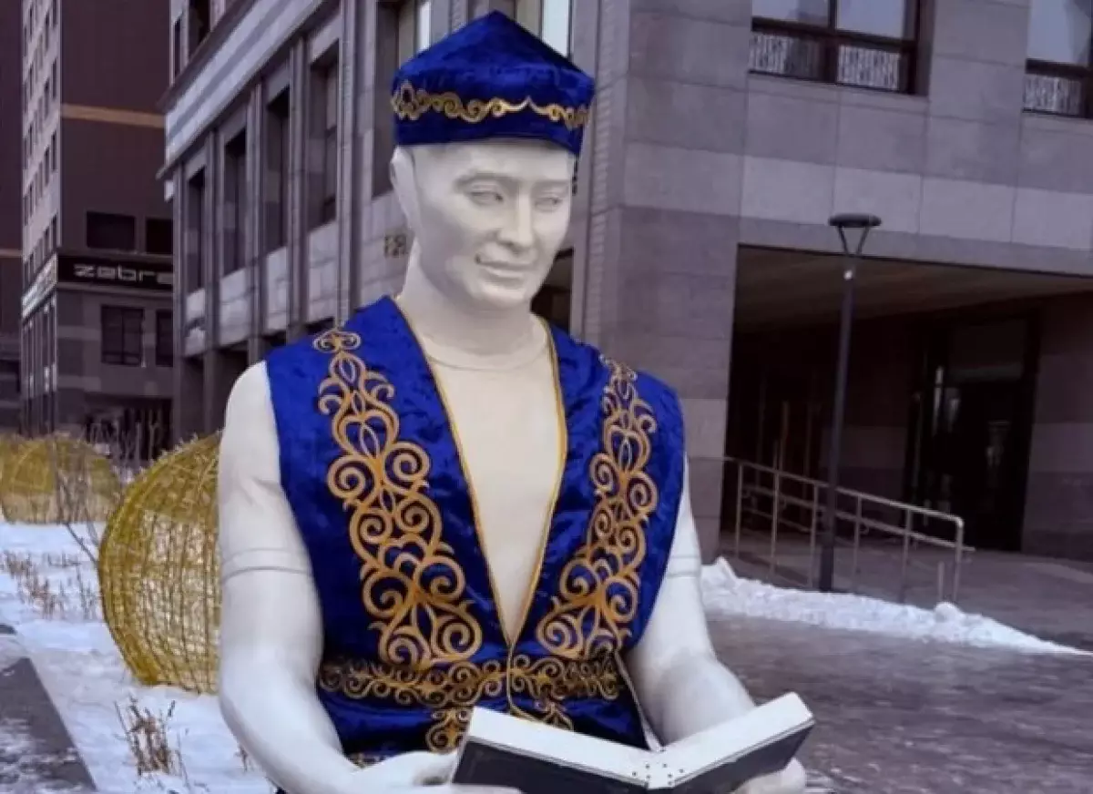 Тюбетейки на памятниках: в Астане необычно готовятся к Наурызу