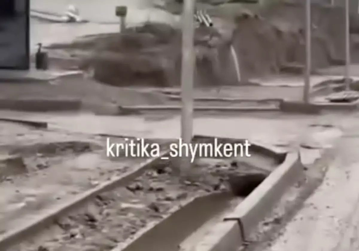 Нөсерге тұншыққан қала: Шымкентте кәріз жүйесі тағы да сын көтермеді