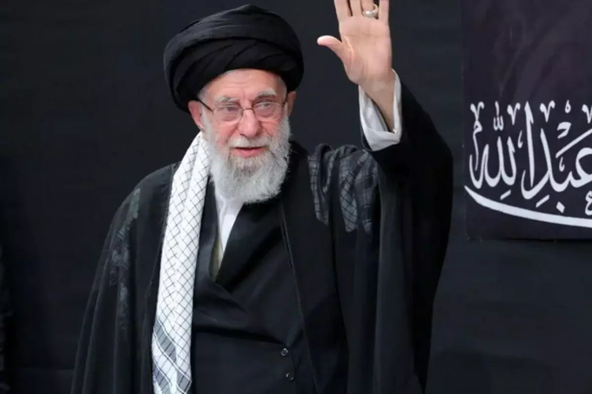 Иран Хаменеиді жерлеу рәсімін кейінге қалдырды