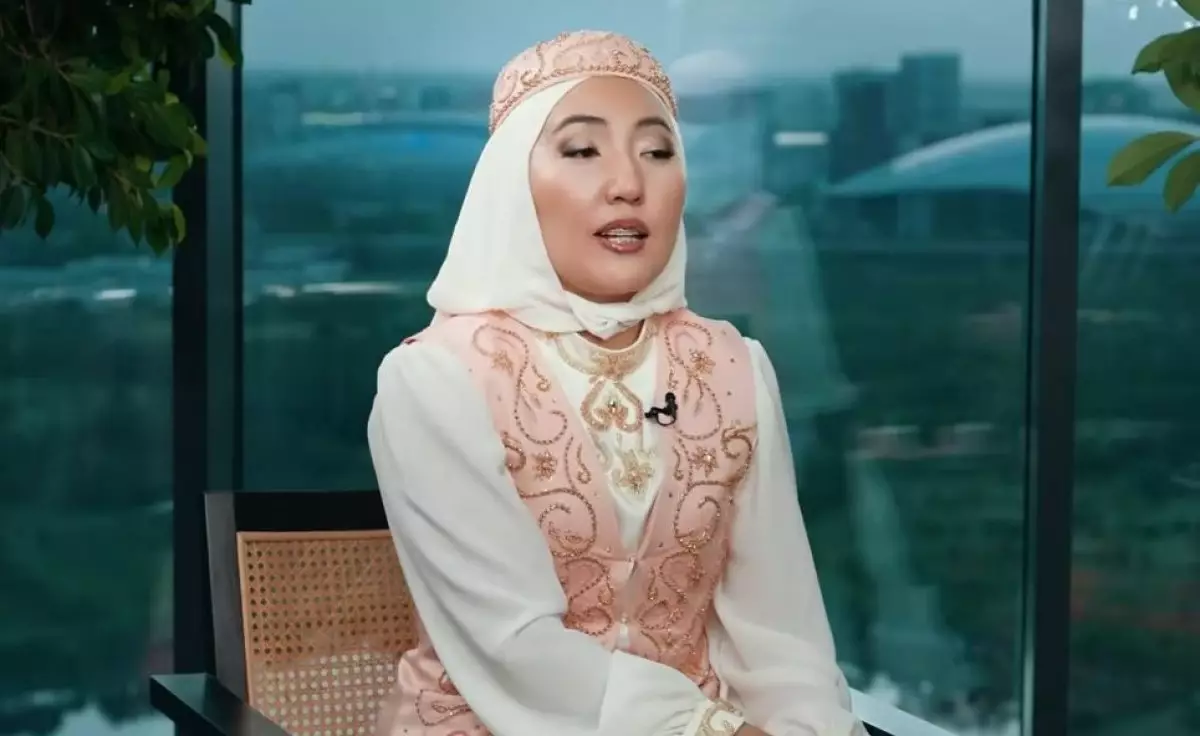 «Алланың 3 есімін айтып, қарыздан оңай құтыл»: Айтыскер Сара Тоқтамысова туралы шу шықты