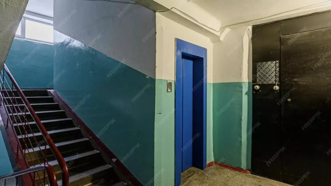 Шымкентте көпқабатты үйдің үш пәтерінен төрт адамның мәйіті табылды