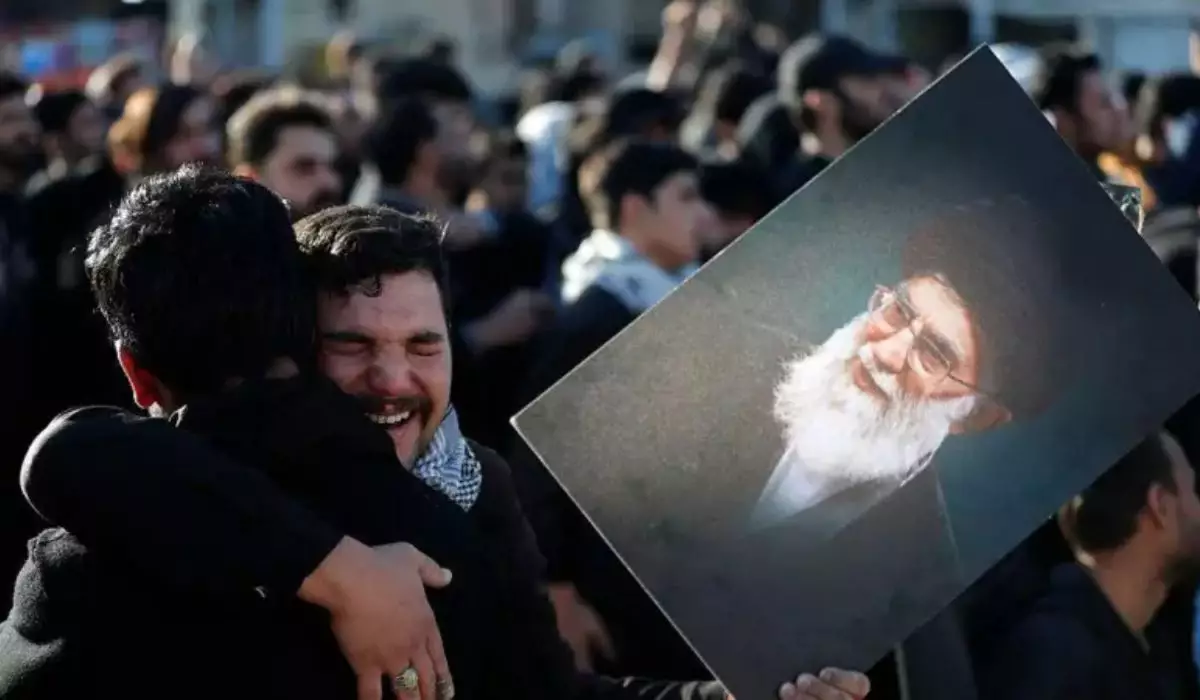Али Хаменеидің жерлеу рәсімі белгісіз мерзімге шегерілді
