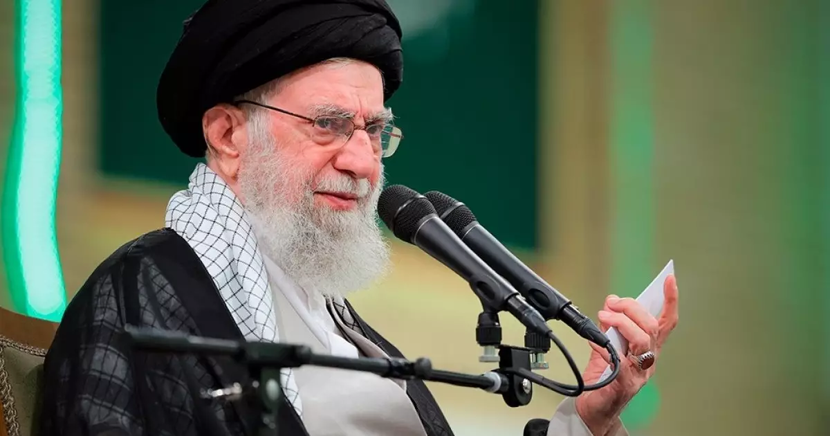  Иранда жоғарғы көшбасшы Әли Хаменеиді жерлеу рәсімі кейінге қалдырылды 