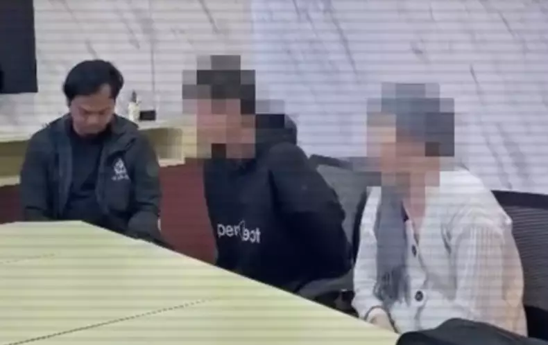 Жұмбақ жағдайда жоғалған отбасы: күдіктілер Индонезиядан қашан жеткізіледі?