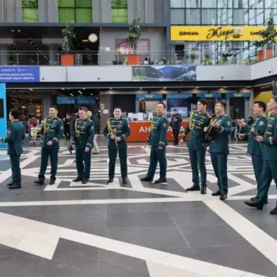 Мужской хор Нацгвардии устроил музыкальный сюрприз для женщин Астаны