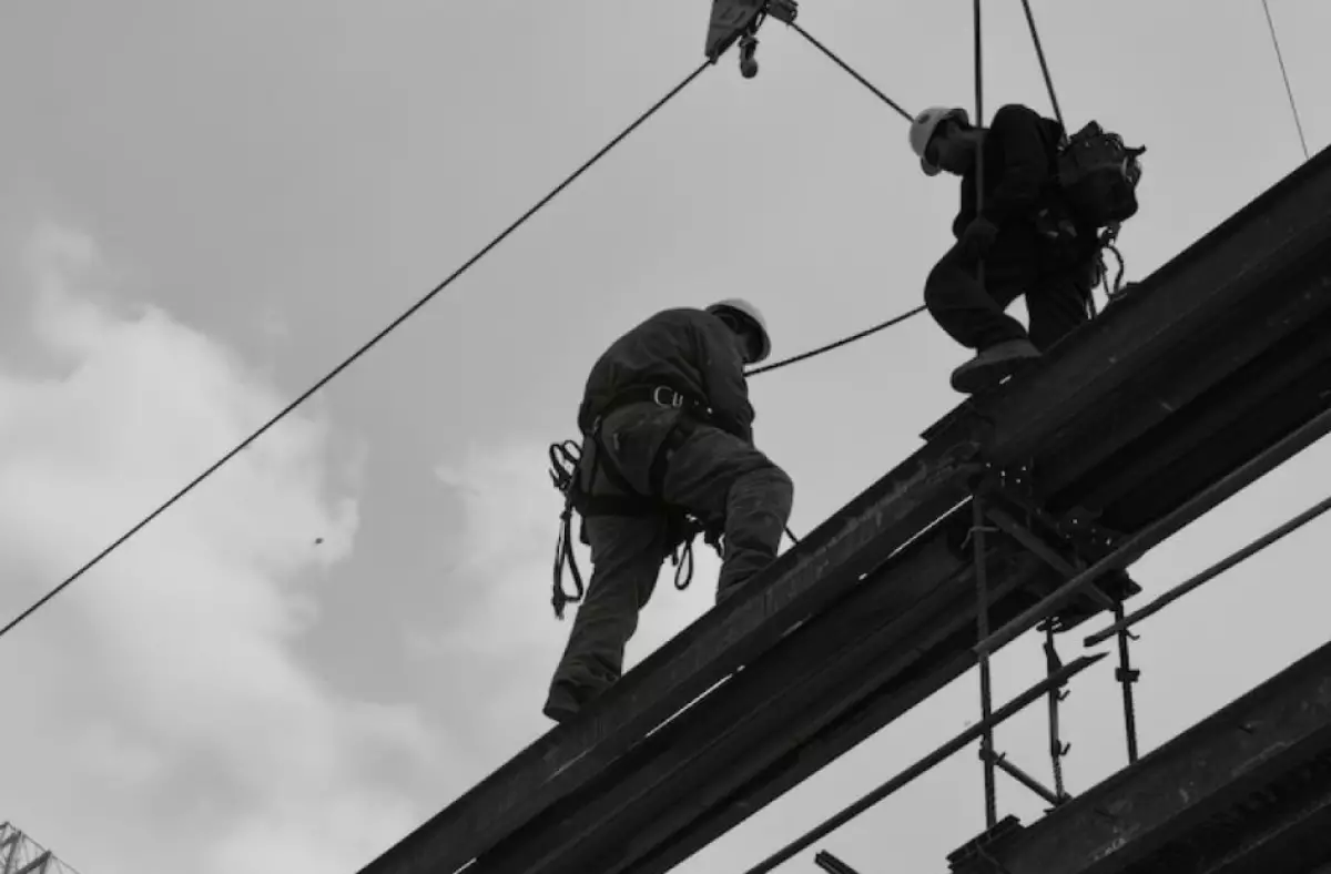 Петропавлда жұмысшы 800 келі металдың арасында қысылып қалды