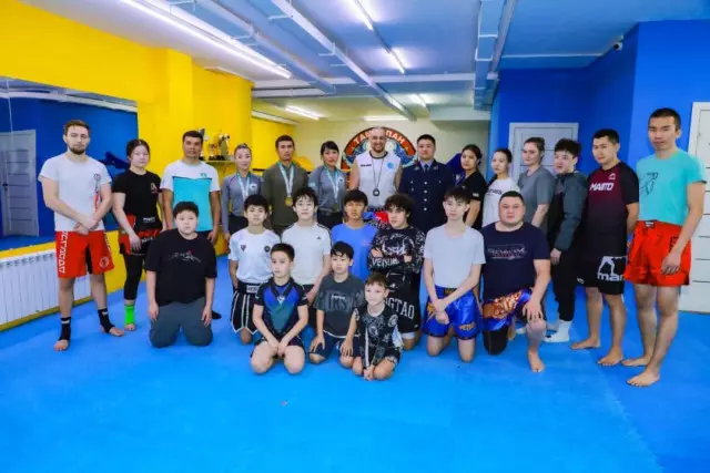 «Закон и порядок»: столичные полицейские - победители международных соревнований поделились опытом с юными спортсменами