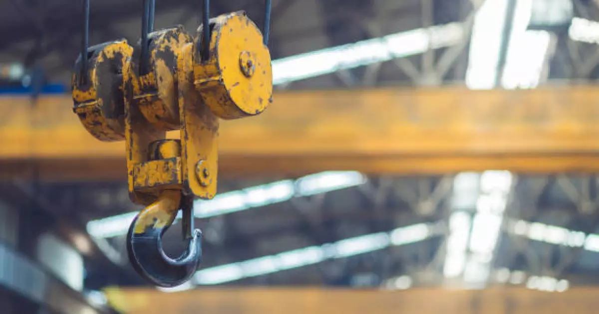   «Краннан сырғып кеткен»: Петропавлда жұмысшыға 800 келі металл құлап, ауыр жарақат алды   