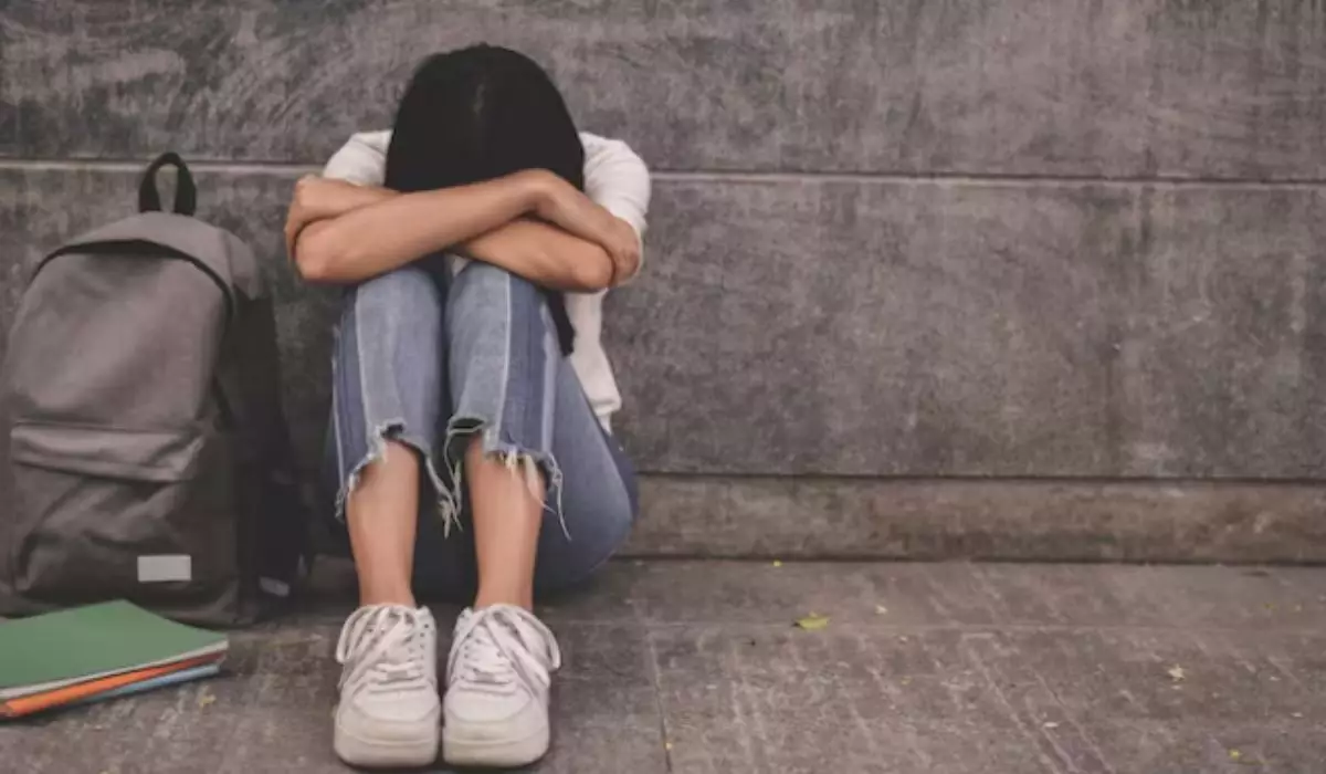 Қарағандыда қызды жабылып соққыға жыққан жасөспірімдердің бірінің анасы айыппұл арқалады