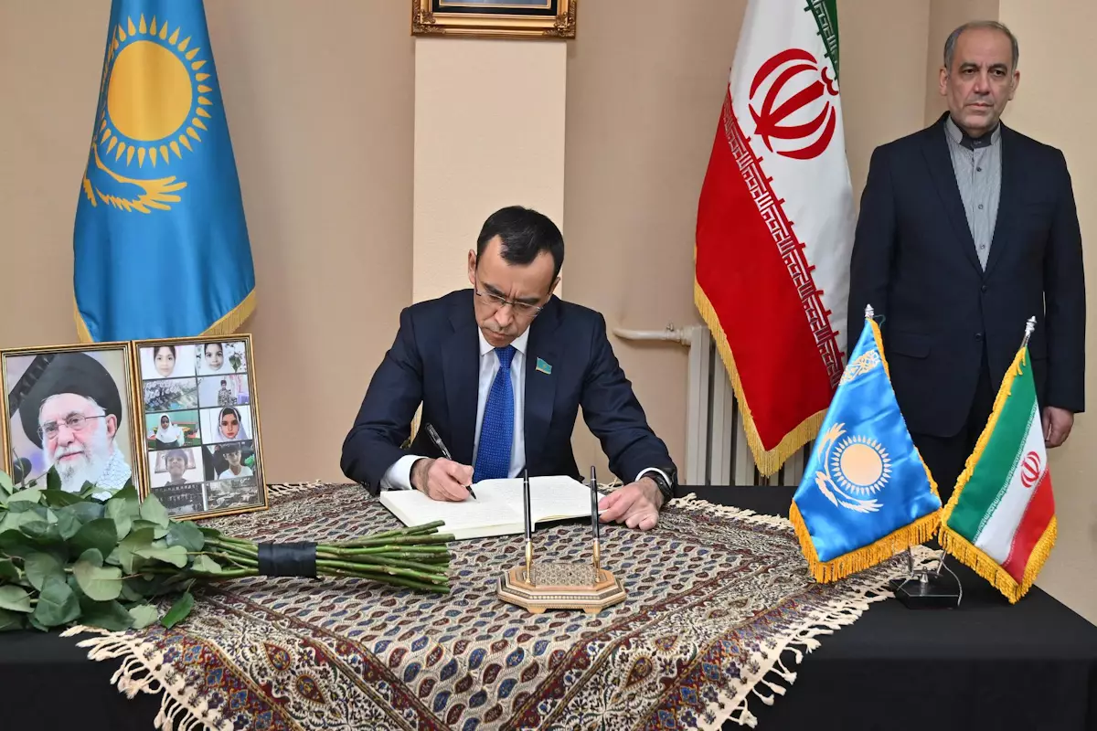  Казахстан скорбит о гибели аятоллы Хаменеи и других граждан Ирана